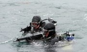 Đặc nhiệm người nhái Nga diễn tập chiến đấu dưới nước