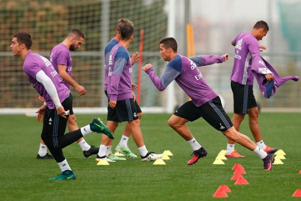 Ronaldo miệt mài tập luyện nhằm giải cơn khát bàn thắng