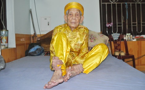 Gặp cụ ông 105 tuổi có bàn chân Giao Chỉ
