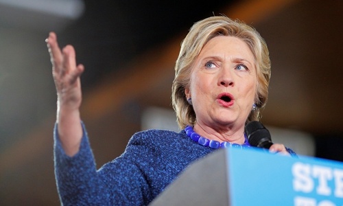 Hillary Clinton chỉ trích giám đốc FBI về vụ điều tra email mới