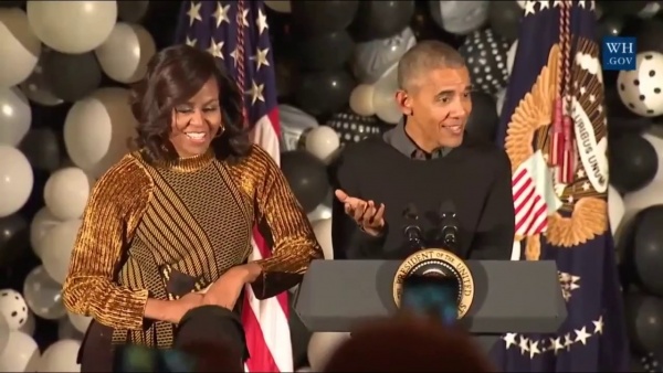 Vợ chồng Obama nhảy Michael Jackson trong lễ Halloween