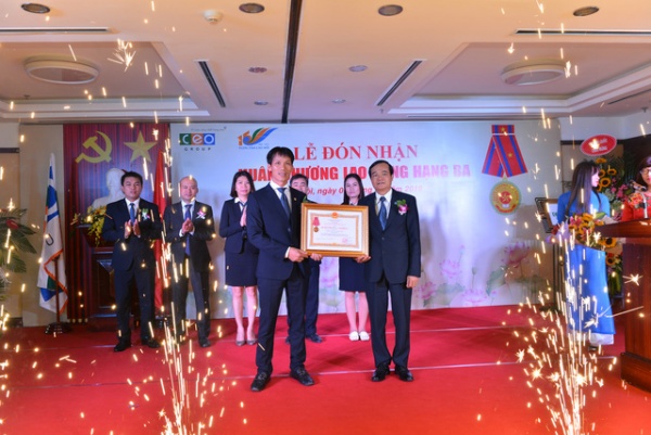 CEO Group đón nhận Huân chương Lao động hạng Ba