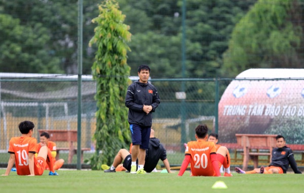 HLV Hữu Thắng: “Đội tuyển Việt Nam đã truyền sức mạnh cho các cầu thủ U19”