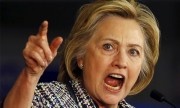 Hillary giận dữ chỉ tay, đáp trả người gọi Bill Clinton là "kẻ hiếp dâm"