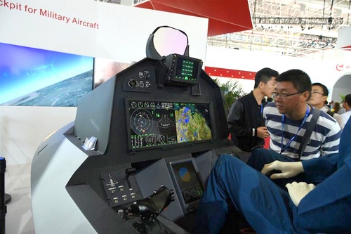 Trung Quốc khoe buồng lái tiêm kích tàng hình J-20