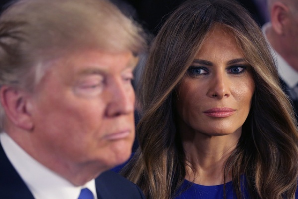 Vợ ông Trump bị "tố" từng làm người mẫu bất hợp pháp tại Mỹ