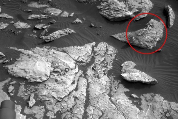 Phát hiện “xác người phụ nữ” nằm dài trên sao Hỏa