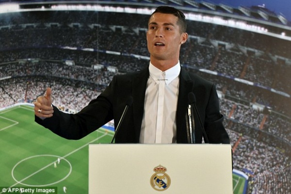C.Ronaldo ký hợp đồng siêu khủng với Real Madrid