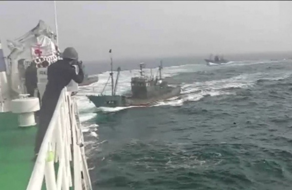Hàn Quốc bắn gần 100 phát đạn đuổi tàu cá Trung Quốc