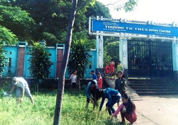 Thầy giáo 10 năm bám đảo Hòn Thơm, mỗi tuần soạn hơn 15 giáo án