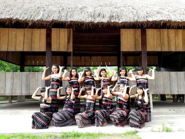 Quảng Nam: Đưa điệu múa Cơtu vào trường học