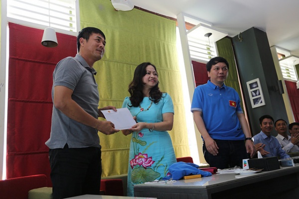 Đại sứ Việt Nam tại Myanmar thăm, động viên tinh thần thầy trò HLV Hữu Thắng
