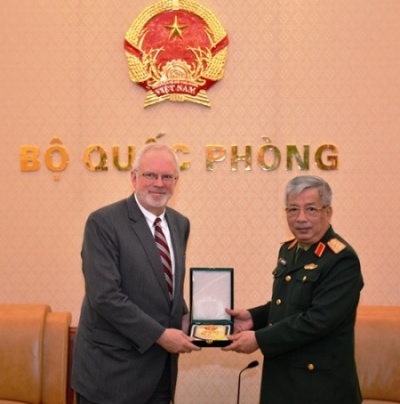 Phó thứ trưởng Quốc phòng Mỹ gặp Thượng tướng Nguyễn Chí Vịnh
