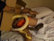 Cô gái khóc thét vì bị 2 con trăn "khủng" quấn quanh người trên giường ngủ