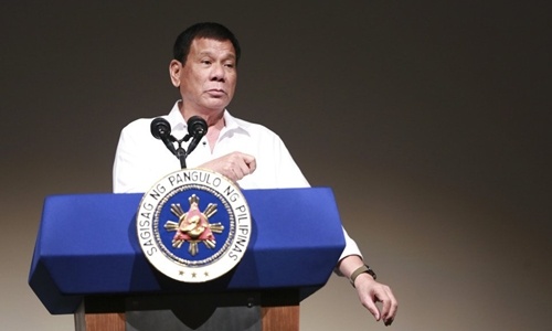Tổng thống Philippines chửi thề với phóng viên Anh