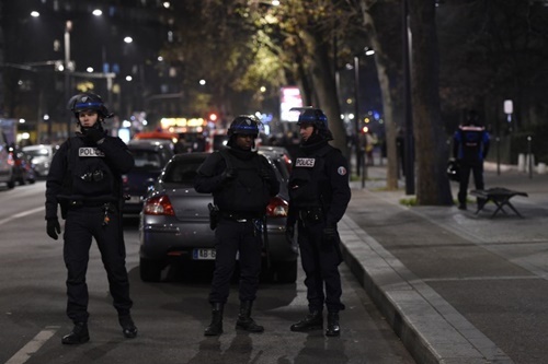 Cướp có vũ trang, bắt cóc con tin tại thủ đô của Pháp