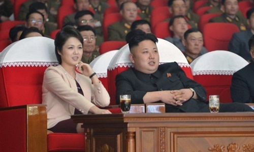 Vợ Kim Jong-un bất ngờ tái xuất sau tin đồn mất tích