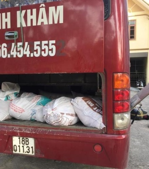 Nghệ An: Bắt xe khách đưa gần 1 tấn nội tạng thối ra miền Bắc