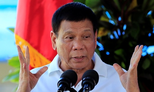 Tổng thống Philippines đồng ý mua súng của Trung Quốc