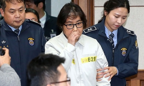 Bạn thân Tổng thống Hàn Quốc xin lỗi khi hầu tòa