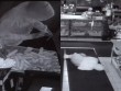 Tên trộm kỳ quặc: Đột nhập nhà hàng ăn 10 quả chuối rồi lăn ra ngủ