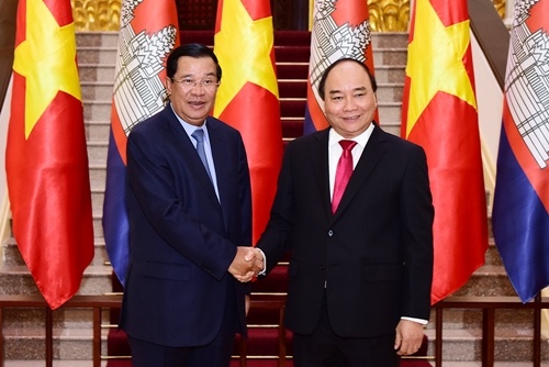 Thủ tướng Nguyễn Xuân Phúc hội đàm Thủ tướng Hun Sen