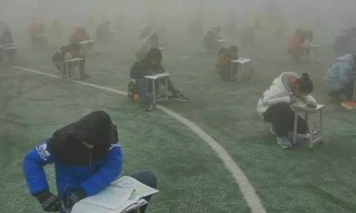 400 học sinh Trung Quốc phải làm bài ngoài trời trong không khí ô nhiễm