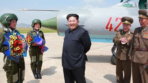 Kim Jong-un khen chiến đấu cơ Triều Tiên bắn chính xác