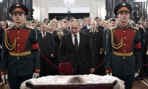 Putin truy tặng danh hiệu Anh hùng cho đại sứ Nga bị ám sát