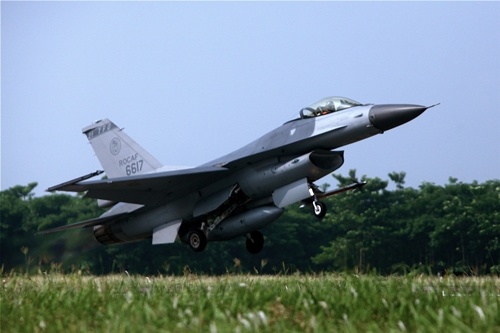 Đài Loan điều F-16 giám sát tàu sân bay Trung Quốc