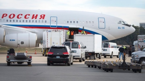 Máy bay chở 35 nhà ngoại giao Nga bị trục xuất rời Mỹ