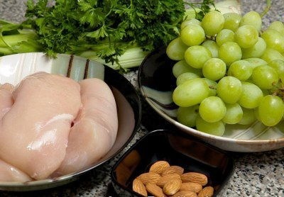 Cách làm salad nho thịt gà chống ngán cho bữa cơm Tết