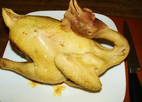 Cách chặt thịt gà luộc đẹp để bày mâm cỗ Tết