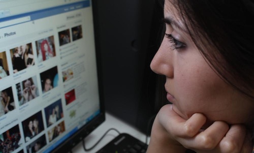 Bạn có đang đố kỵ với bạn bè trên mạng xã hội Facebook?