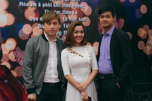 Nguyễn Ngọc Anh kết hợp 3 “phi công trẻ” trong MV về mùa xuân