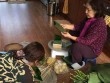 Mỹ Linh khoe ảnh mẹ gói bánh chưng trong căn biệt thự nghìn m2 tại Sóc Sơn
