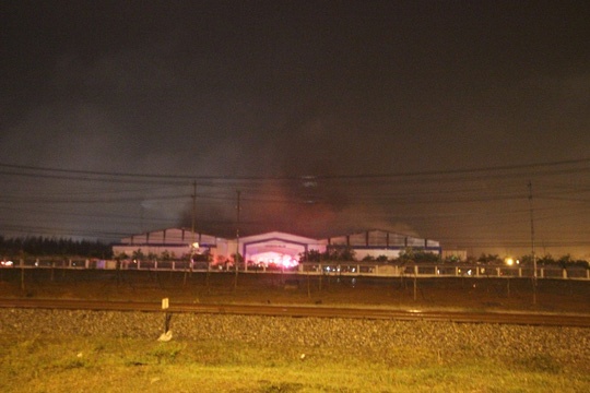 Cháy lớn ở nhà xưởng Công ty CP Ô tô Trường Hải