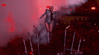Toát mồ hôi với sân khấu trên không siêu đỉnh của Lady Gaga