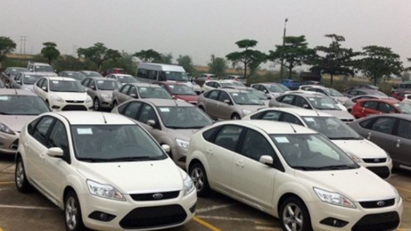 Tiêu thụ ô tô chậm lại, người Việt ngày càng chuộng xe rẻ