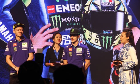 Tay đua MotoGP thể hiện màn bốc đầu Exciter tại Việt Nam