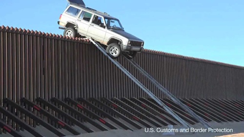 Tường biên giới biến Mỹ thành chiếc lồng vàng giam hãm người nhập cư
