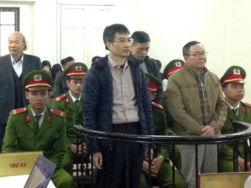 Giang Kim Đạt cười tươi nhìn người thân trước khi bị tuyên án tử