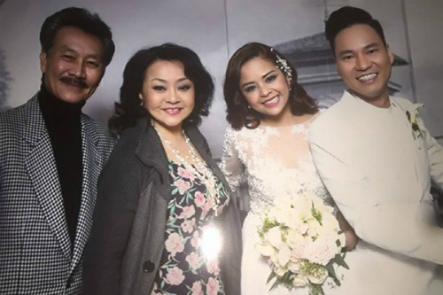 Hương Lan bỏ về giữa đám cưới vì "Việt Hương diễn hài thô tục"