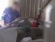 Con gái đánh đập, chửi mắng mẹ già 88 tuổi ngay trên giường bệnh
