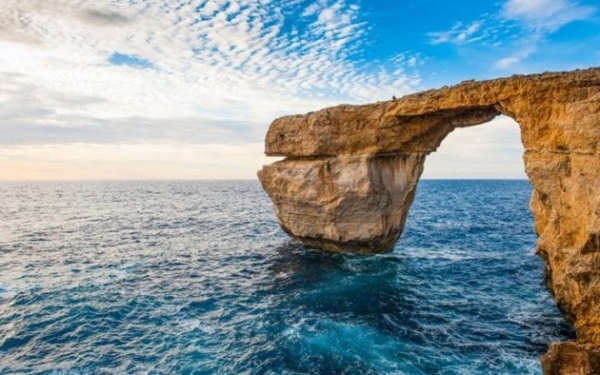 Cổng đá Azure nổi tiếng bất ngờ sụp đổ xuống biển