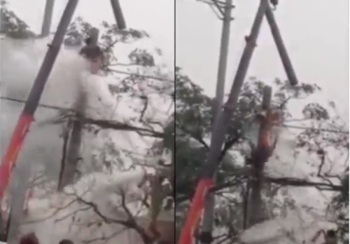 Dân xịt bình cứu hoả vào công nhân co giật trên cột điện