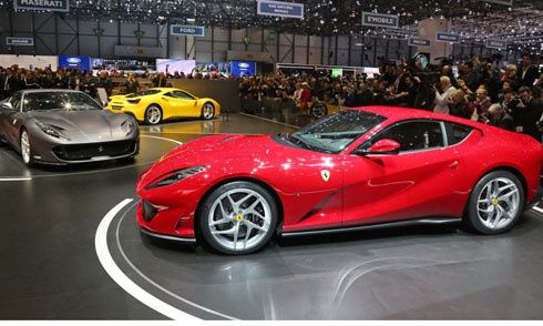 Sếp Ferrari chê Lamborghini là lựa chọn "lấp chỗ trống"