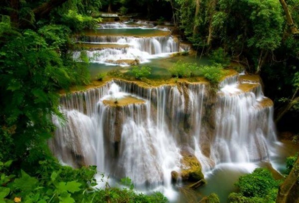 Thái Lan đóng cửa thác nước nổi tiếng vô thời hạn
