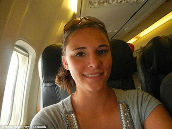 Cô gái Mỹ tấn công tình dục trên máy bay