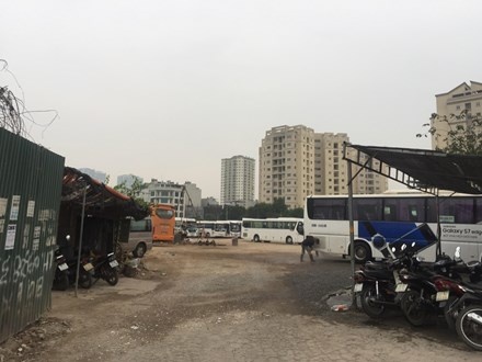 Hà Nội cưỡng chế “bãi xe lậu”, lấy đất xây gara cao tầng